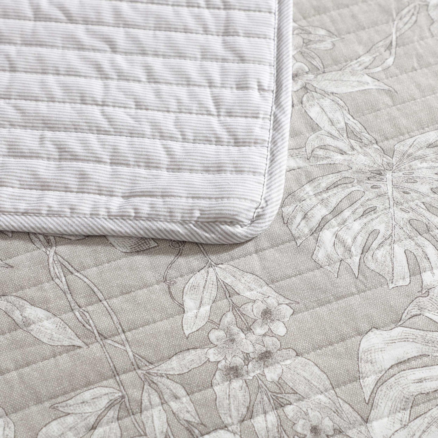 Tommy Bahama - Full/Queen Quilt Set, Lightweight and Breathable Bedding with Matching Sham(s), Super Soft Bedding Set (Jungle Toile Beige, Full/Queen)