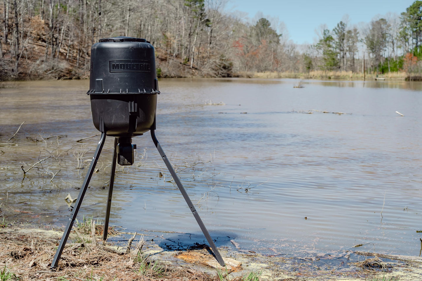 Moultrie 250 Lb Pro Hunter III Directional Feeder - Deer & Fish Pond, Bluetooth App Control, 10 Daily Feed Times, MFG-15105