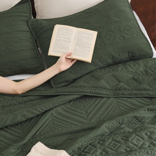 Bedsure Boho Quilt Queen Size - Lightweight Bedspread Queen Size with Geometric Stitched Pattern, Olive Green Farmhouse Soft Bedding Set Coverlet with 2 Pillow Shams for All Seasons, 90x96 inches