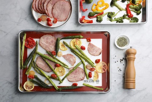 New Star Foodservice 18-Gauge Aluminum Sheet Pan Set - Includes Silicone Baking Mat | 15 x 21 Inch