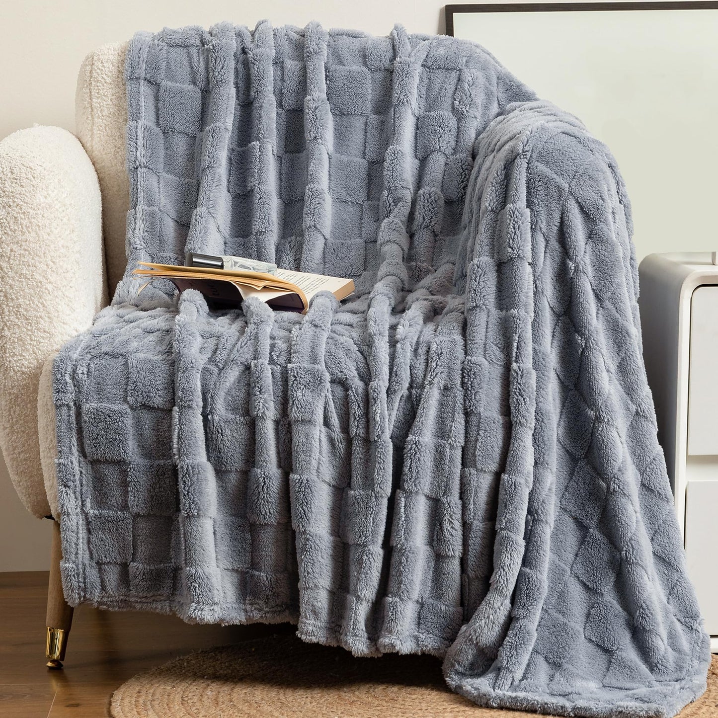Flannel Checkerboard Throw Blanket 3D Checkered Super Soft Fluffy Lightweight for Sofa Chair Bed Camping Anti-Pilling Protecting The Sofa for All Seasons (Gray Blue, 50 x 60 inch)