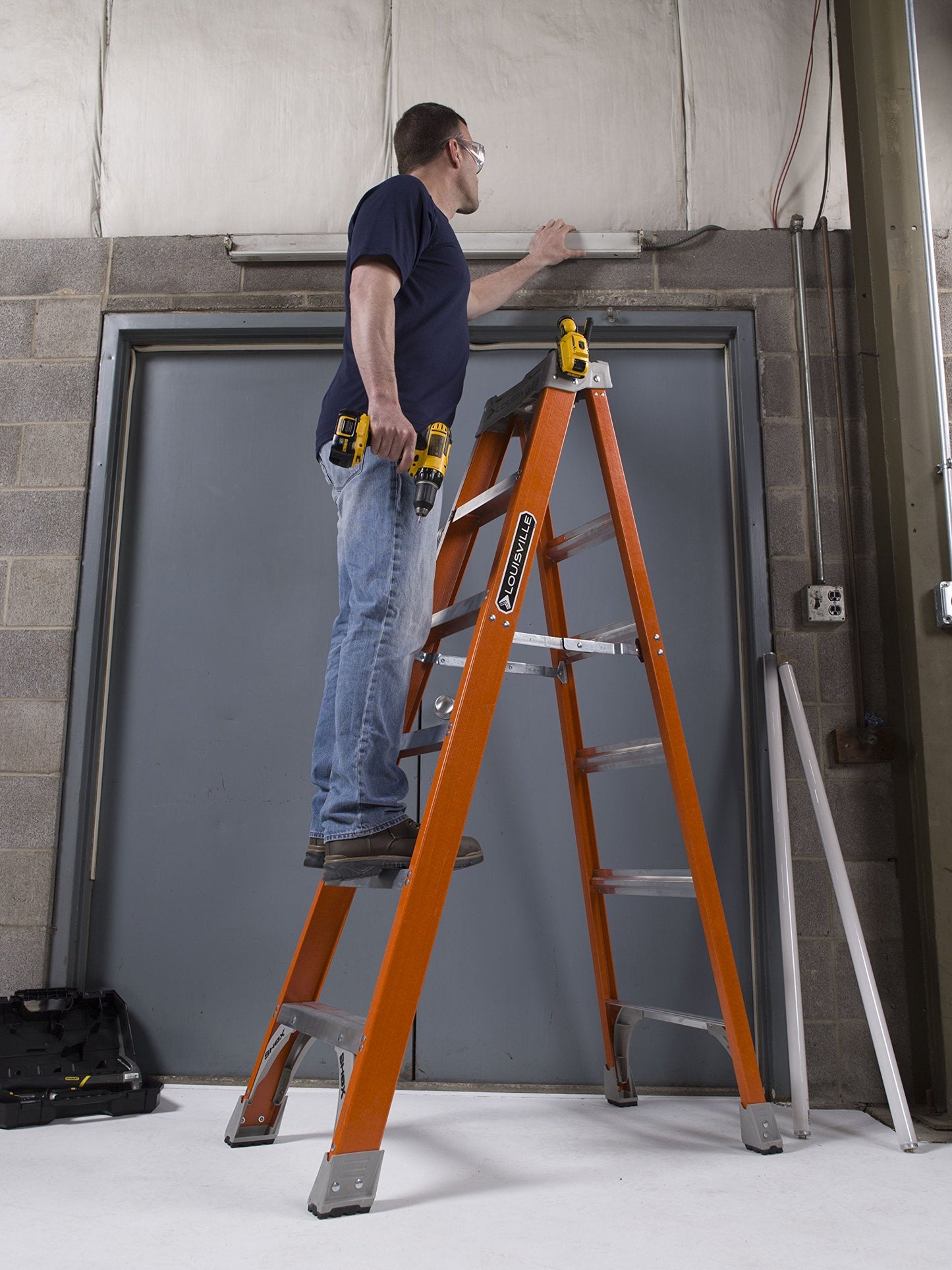 Louisville Ladder 10-Foot Fiberglass Step Ladder, 300-Pound Load Capacity, Type IA, FS1510