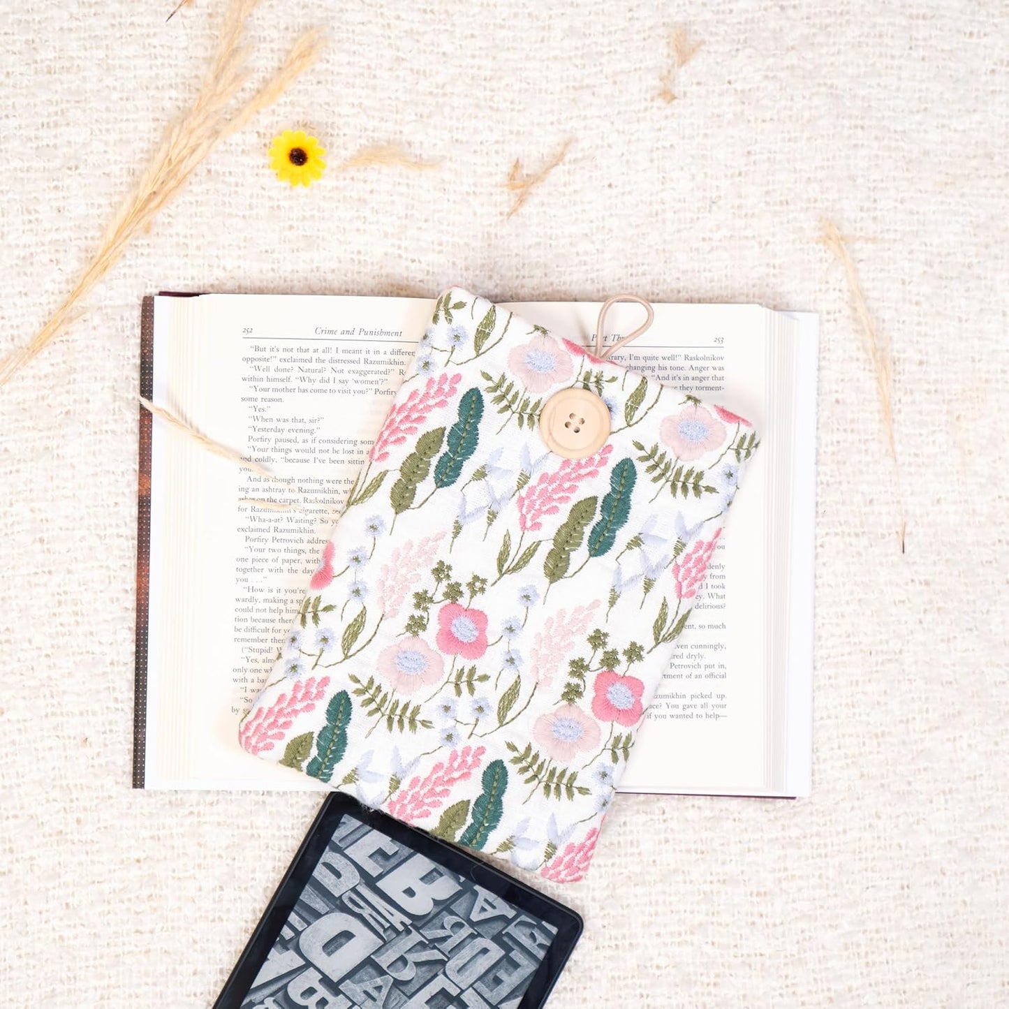 Zosiana Designs (6''), (6.8'') (7''), Embroidered Floral E-Reader Sleeve - Compatible with Kindle Paperwhite/Basic