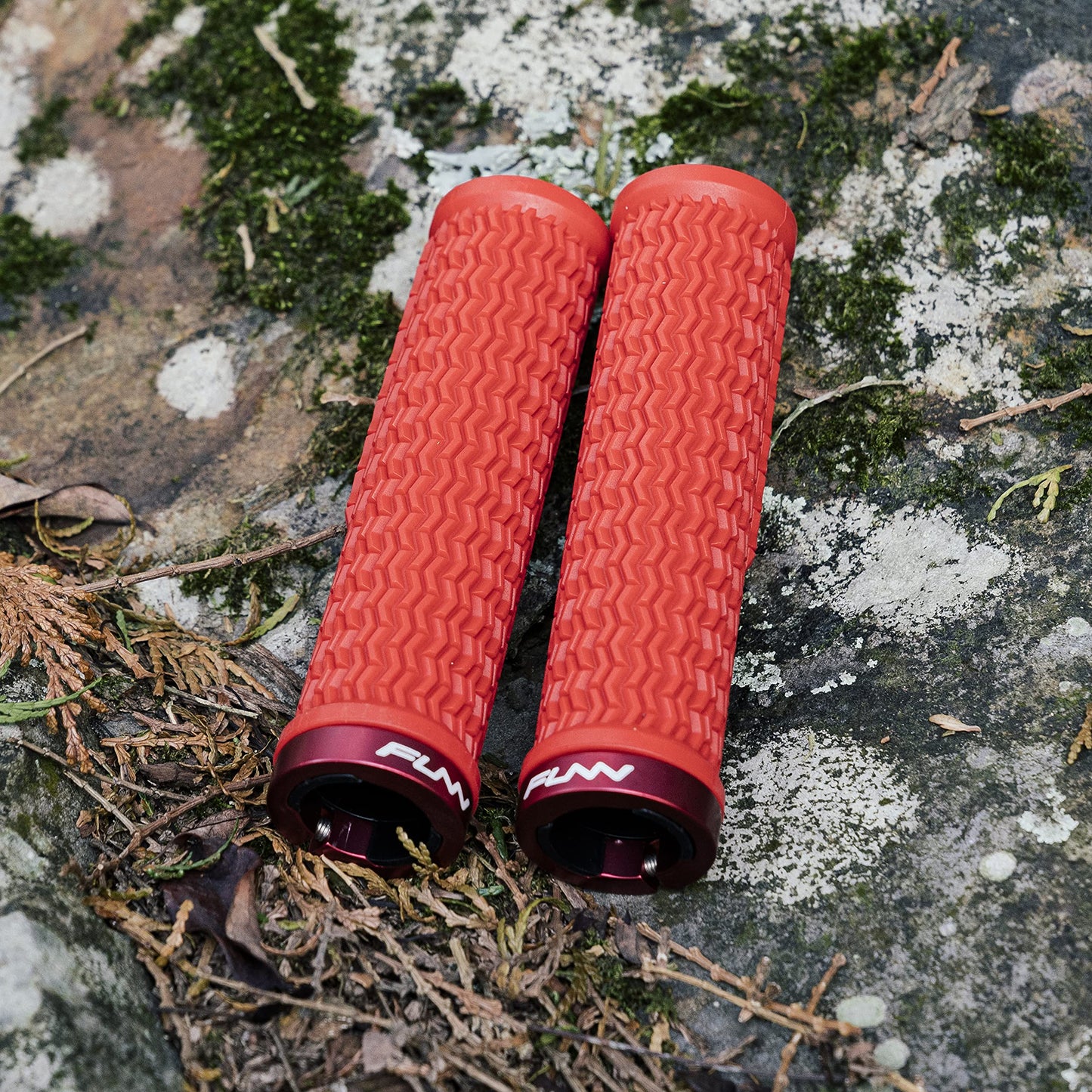 Funn Holeshot Mountain Bike Grips with Single Lock On Clamp, Lightweight and Ergonomic Bike Handle Grips with 22 mm Inner Diameter, Hardened End Bicycle Handlebar Grips for MTB/BMX (Red)