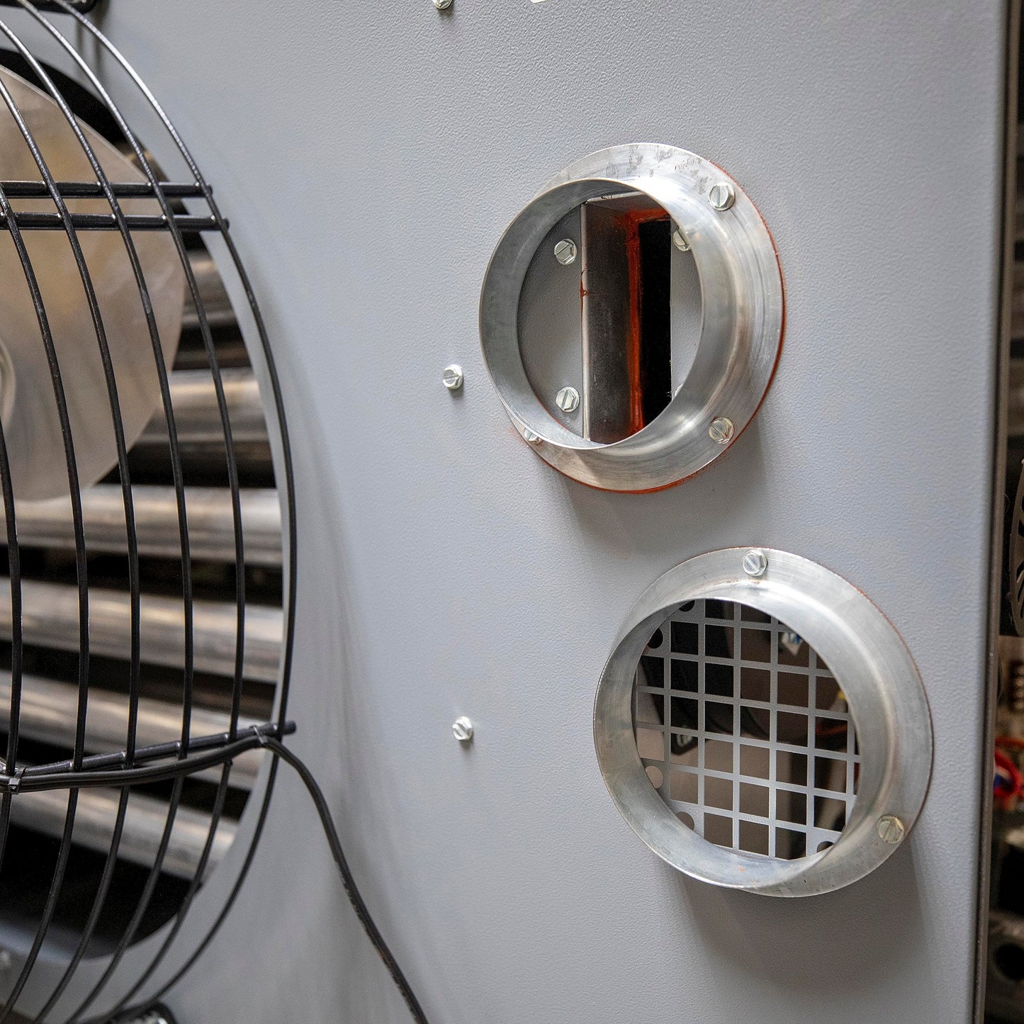Mr. Heater 250,000 BTU Big Maxx Natural Gas Standard Combustion Power Vented Unit Heater with Aluminized Steel Heat Exchanger