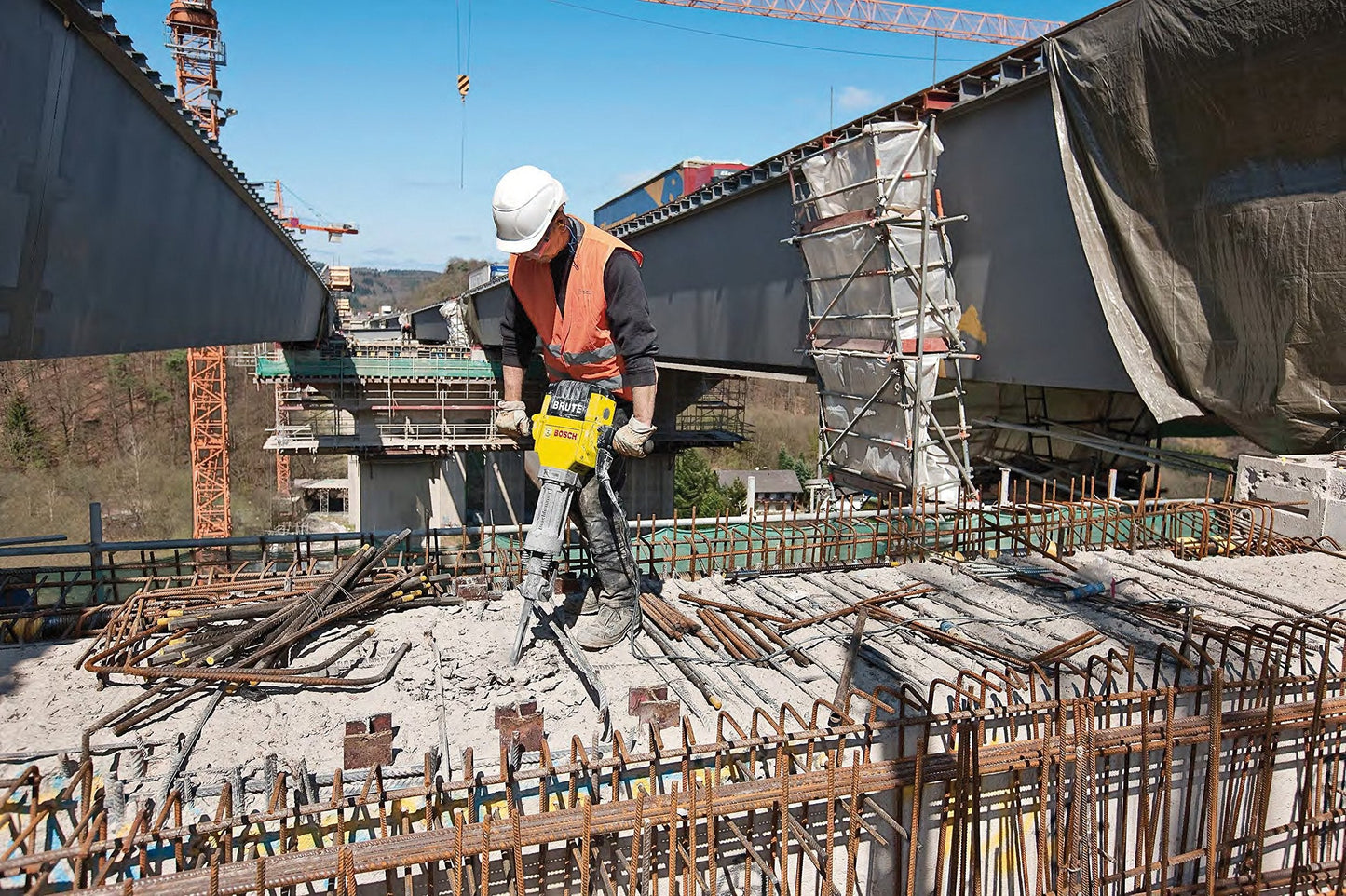 BOSCH BH2760VC Brute Breaker Hammer -1000 Blasts Per Minute, 35 Ft.-Lbs. Impact Energy, Vibration Control, Service Minderbrushes, Grease-Packed Gearbox - Ideal for Heavy-Duty Concrete and Asphalt Work