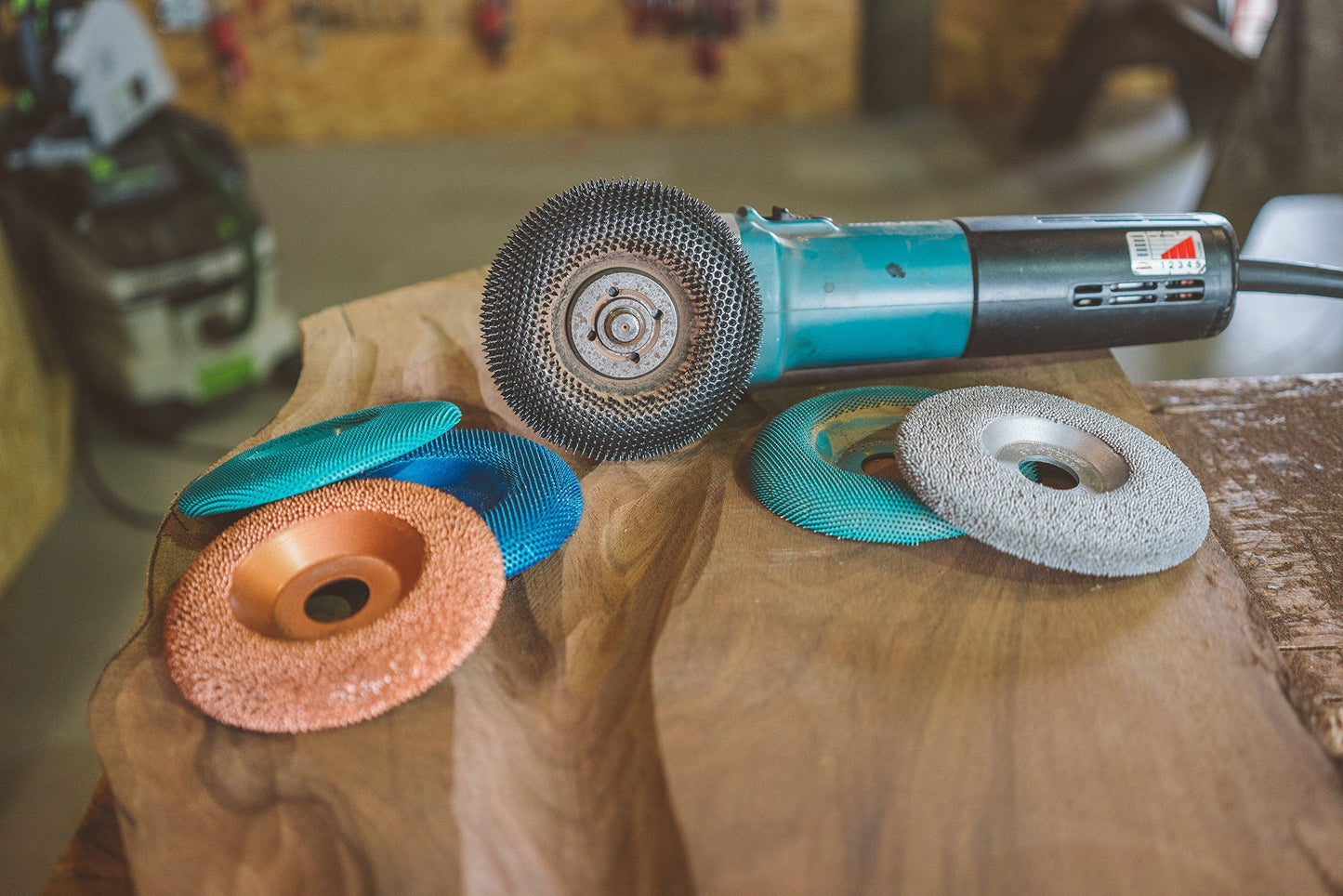 Kutzall Extreme Shaping Disc - Very Coarse, 7" (177.8mm) Diameter x 7⁄8" (22.2mm) Bore - Woodworking Angle Grinder Attachment for DeWalt, Bosch, Milwaukee. Abrasive Tungsten Carbide, SD700X120