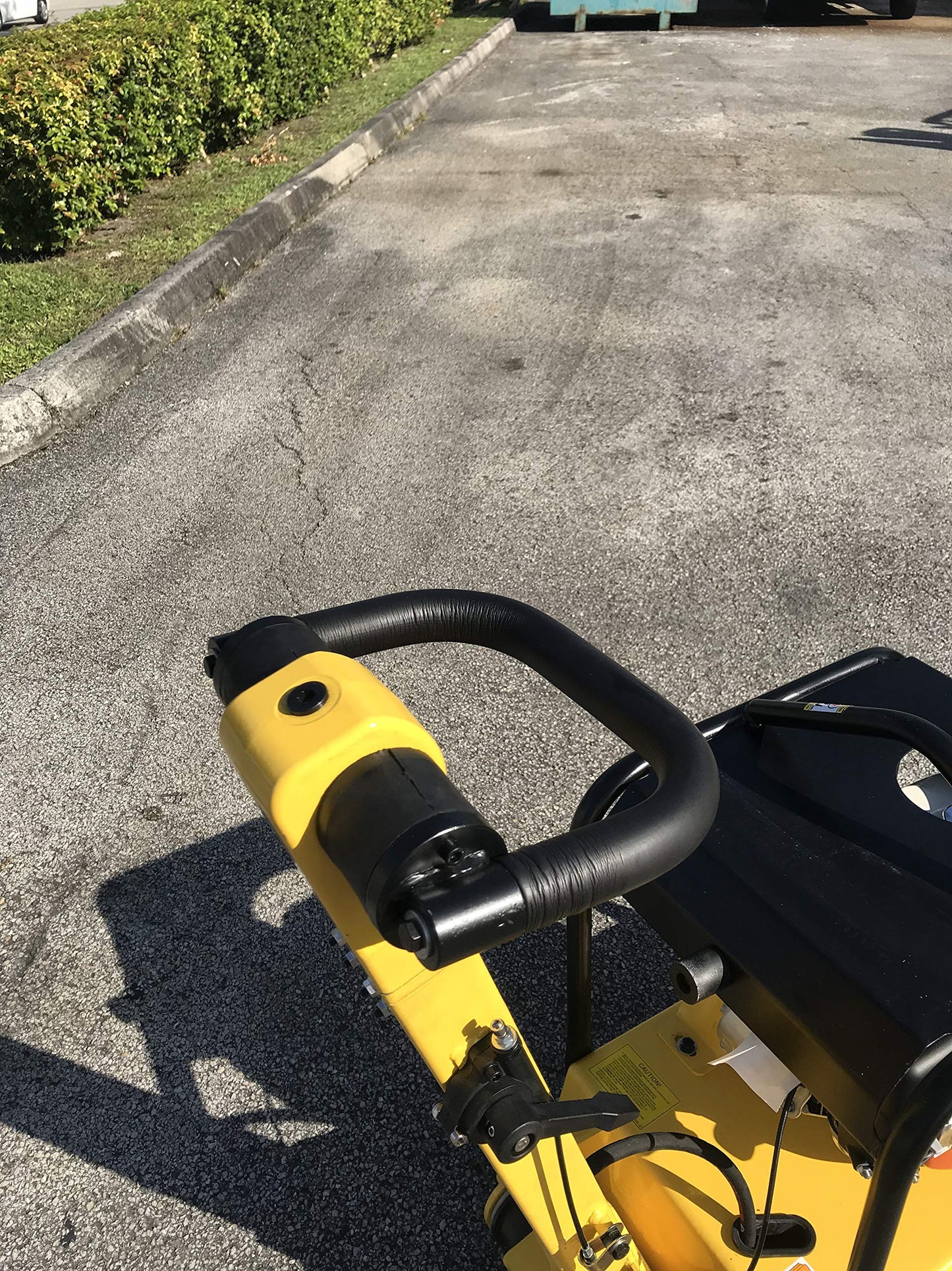 CORMAC C135RH Hydraulic Reversible plate compactor, gasoline engine GX160 @ 5.5 Hp, weight: 320 Lb