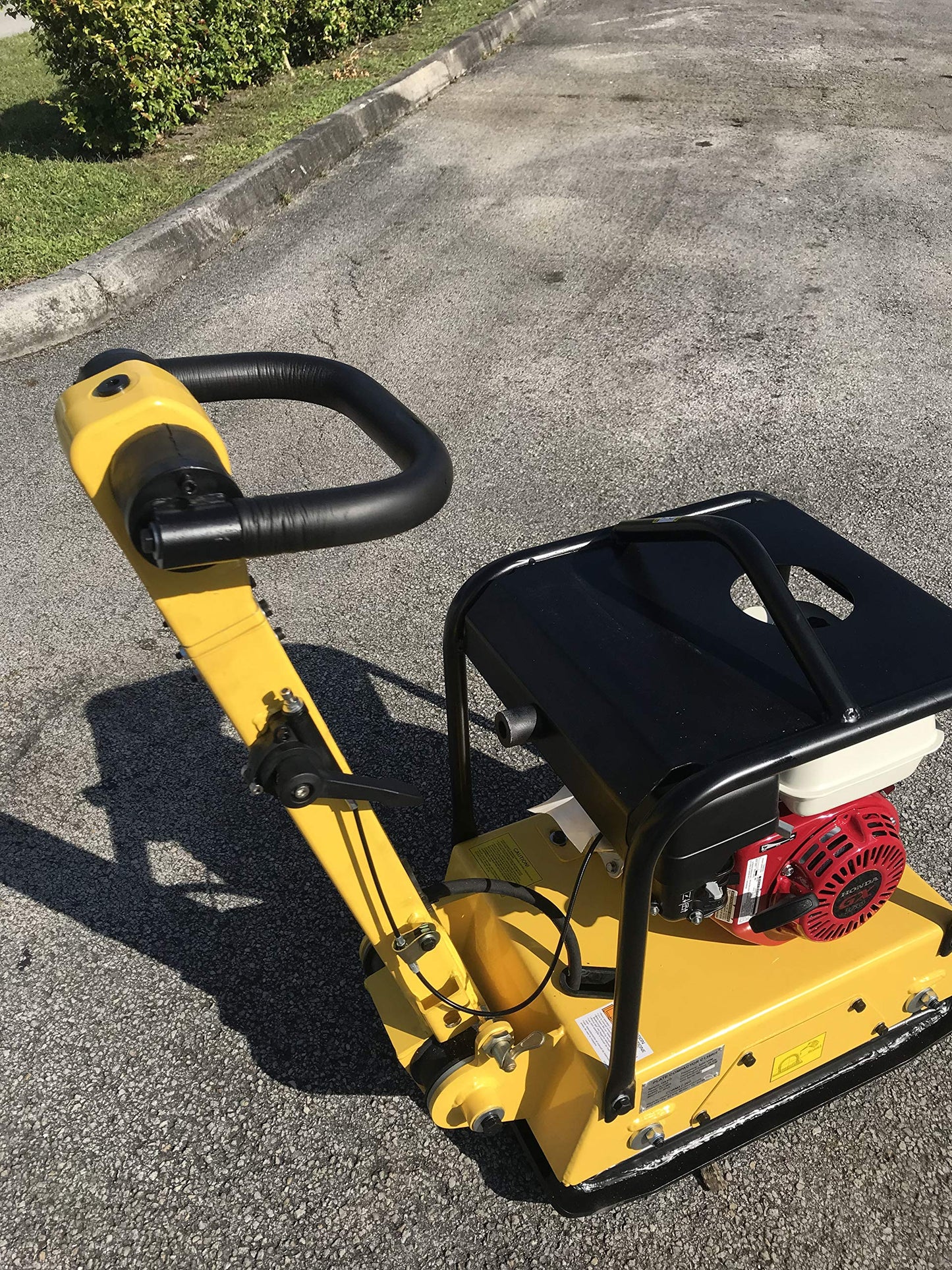 CORMAC C135RH Hydraulic Reversible plate compactor, gasoline engine GX160 @ 5.5 Hp, weight: 320 Lb